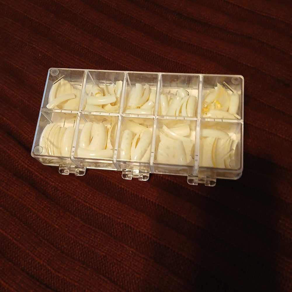 Eclipse Nail Tips - Clear Plastic Storage Case (100 Tips) - Picture 2 of 2